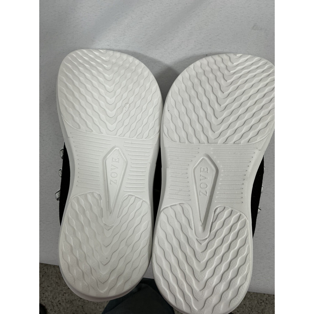 Woman’s NWOT Zove Slip On Wide Toe Box Sneakerss 7.5 XW black white - Picture 3 of 7
